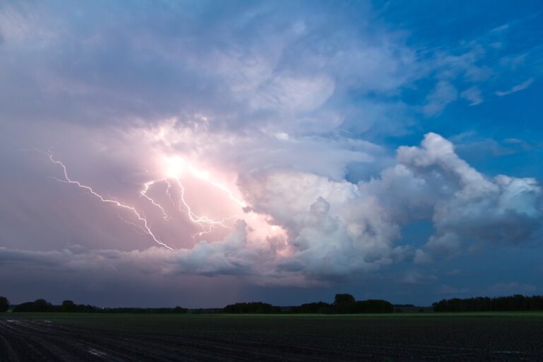 thunderstorm-3184226_1280