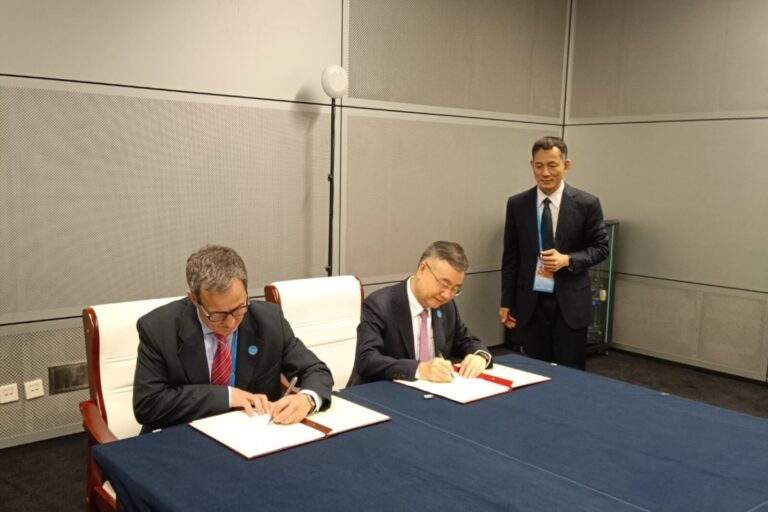 FOTO1-_Chile-y-China-suscriben-acuerdo-para-facilitar-las-exportaciones-de-fruta-fresca-al-mercado-chino-